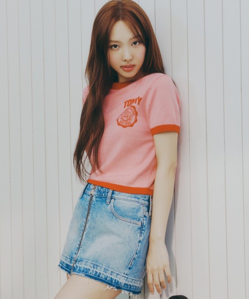 tommy jeans（トミー ジーンズ）の「バーシティセーターTシャツ（Tシャツ/カットソー・レディース・ホワイト/イエロー/ピンク・X-SMALL/MEDIUM/SMALL）」の3枚目の写真