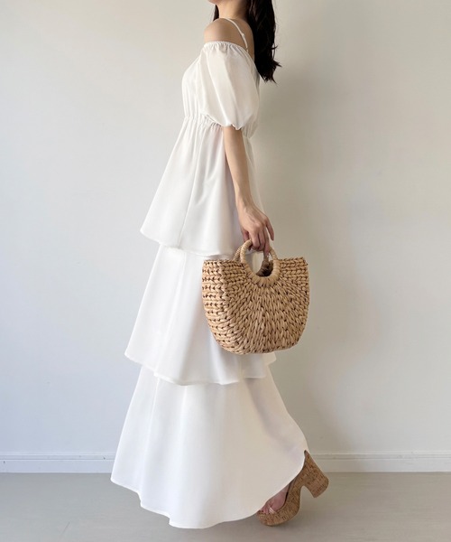 junoah(ジュノア)の「2wayオフショルティアードワンピース(ワンピース・レディース・イエロー/ホワイト/ブラック/チャコール/ピンクベージュ・X-LARGE/LARGE/MEDIUM/SMALL)」の11枚目の写真