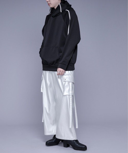 Ellno Loset（エルノロゼット）の「2wayスリットZIPポンチフーディー（パーカー・メンズ・オフホワイト/ブラック・MEDIUM/SMALL/LARGE）」の8枚目の写真