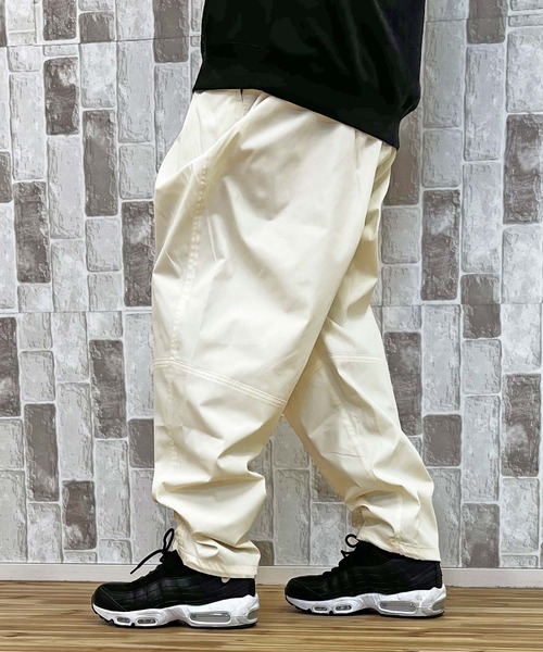 TopIsm(トップイズム)の「裾ドローコード付 無地パラシュートパンツ(その他パンツ・メンズ・ホワイト/グレイッシュベージュ/カーキ/ブラック・M/L/XL)」の22枚目の写真
