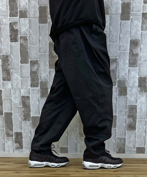 TopIsm(トップイズム)の「裾ドローコード付 無地パラシュートパンツ(その他パンツ・メンズ・ホワイト/グレイッシュベージュ/カーキ/ブラック・M/L/XL)」の17枚目の写真