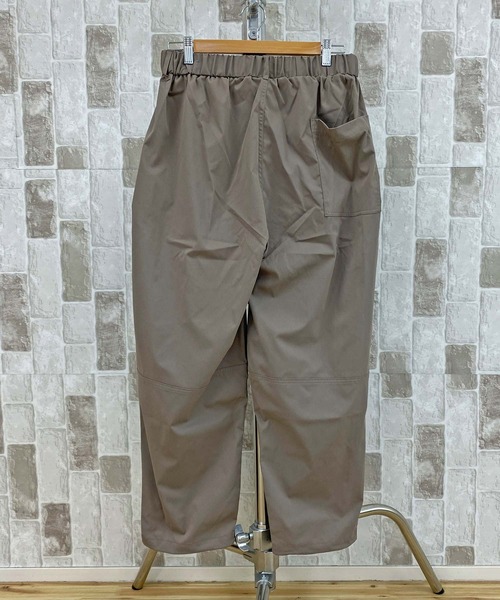TopIsm(トップイズム)の「裾ドローコード付 無地パラシュートパンツ(その他パンツ・メンズ・ホワイト/グレイッシュベージュ/カーキ/ブラック・M/L/XL)」の8枚目の写真