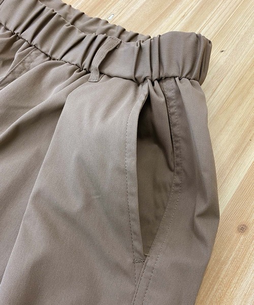 TopIsm(トップイズム)の「裾ドローコード付 無地パラシュートパンツ(その他パンツ・メンズ・ホワイト/グレイッシュベージュ/カーキ/ブラック・M/L/XL)」の6枚目の写真