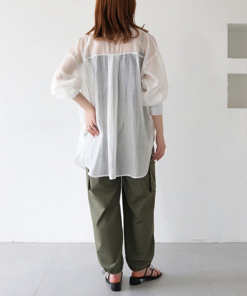 HER CLOSET（ハークローゼット）の「【vingtrois】シアーオーバーシャツ（シャツ/ブラウス・レディース・オフホワイト/ブラック/ライトベージュ・M）」の15枚目の写真