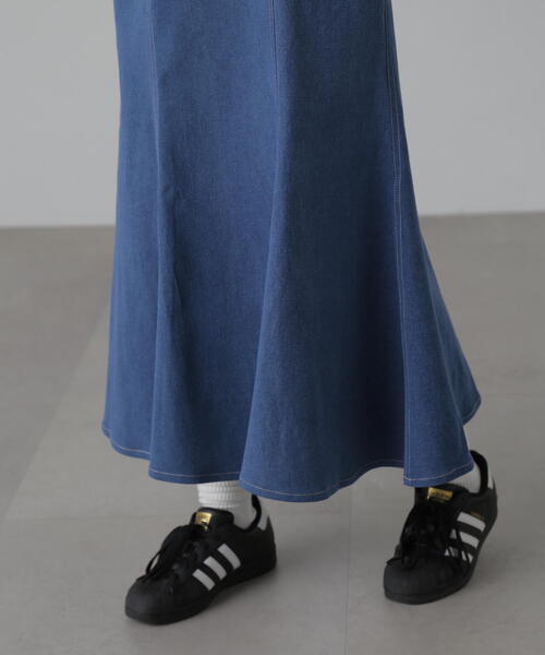 FREE'S MART（フリーズマート）の「ライトオンスデニムマーメイドキャミワンピース（ワンピース・レディース・ワンウォッシュ/ライトインディゴブルー・MEDIUM/SMALL）」の5枚目の写真