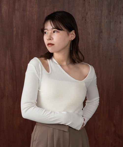 Amiur(エミレ)の「nuance neck line tops / ニュアンスネックライントップス(Tシャツ/カットソー・レディース・ミント/アイボリー/ブラック/ブラウン・FREE)」の11枚目の写真