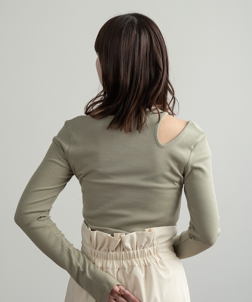 Amiur(エミレ)の「nuance neck line tops / ニュアンスネックライントップス(Tシャツ/カットソー・レディース・ミント/アイボリー/ブラック/ブラウン・FREE)」の6枚目の写真