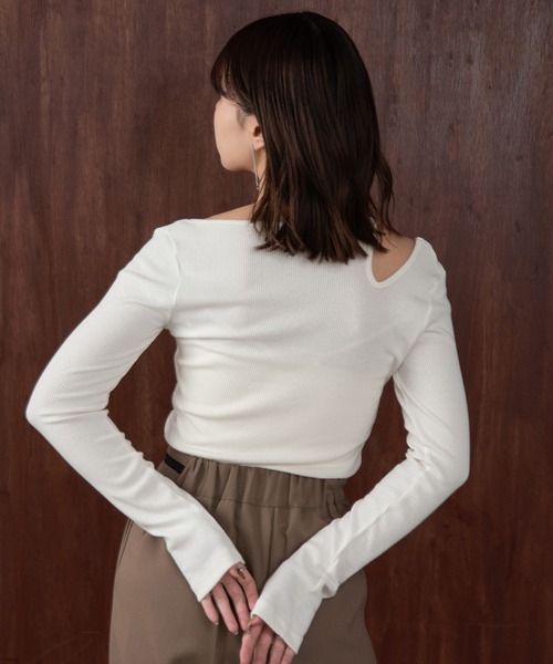 Amiur(エミレ)の「nuance neck line tops / ニュアンスネックライントップス(Tシャツ/カットソー・レディース・ミント/アイボリー/ブラック/ブラウン・FREE)」の10枚目の写真