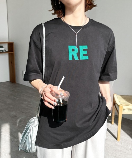 reca(レカ)の「前後ロゴプリントTシャツ(Tシャツ/カットソー・レディース・ホワイト系その他/ベージュ系その他/ホワイト系その他2/グレー系その他・FREE)」の4枚目の写真