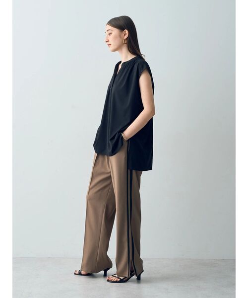 YECCA VECCA(イェッカヴェッカ)の「サイドラインストレートパンツ(その他パンツ・レディース・モカ/ベージュ・M/S)」の11枚目の写真