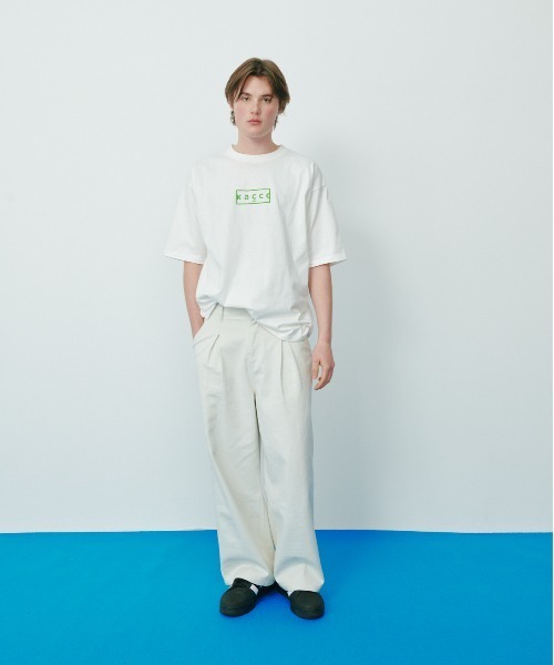 KACCO(カッコ)の「《ユニセックスアイテム》LOOSE BAGGY DENIM / ルーズバギーデニム(デニムパンツ・メンズ・ホワイト/ブラック/ブルー・LARGE/MEDIUM/SMALL)」の8枚目の写真