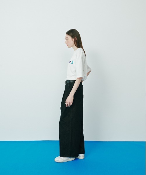 KACCO(カッコ)の「《ユニセックスアイテム》LOOSE BAGGY DENIM / ルーズバギーデニム(デニムパンツ・メンズ・ホワイト/ブラック/ブルー・LARGE/MEDIUM/SMALL)」の9枚目の写真