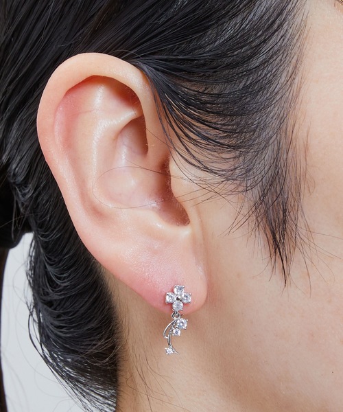 Zoule ゾーラ：ネイビーシリーズ posy ピアス（ピアス（両耳用