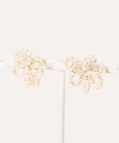LOWRYS FARM（ローリーズファーム）の「ヘンケイビーズフラワーピアス　 123715（ピアス（両耳用）・レディース・シルバー/ゴールド・FREE）」の2枚目の写真