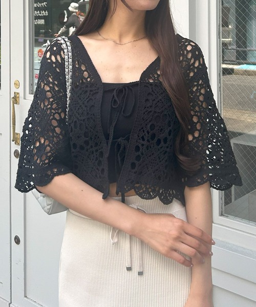 INGNI(イング)の「かぎ針2Wayトップス(カーディガン/ボレロ・レディース・オフホワイト/ブラック・M)」の2枚目の写真