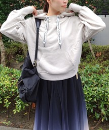 Q | ロゴテープパーカー(パーカー)