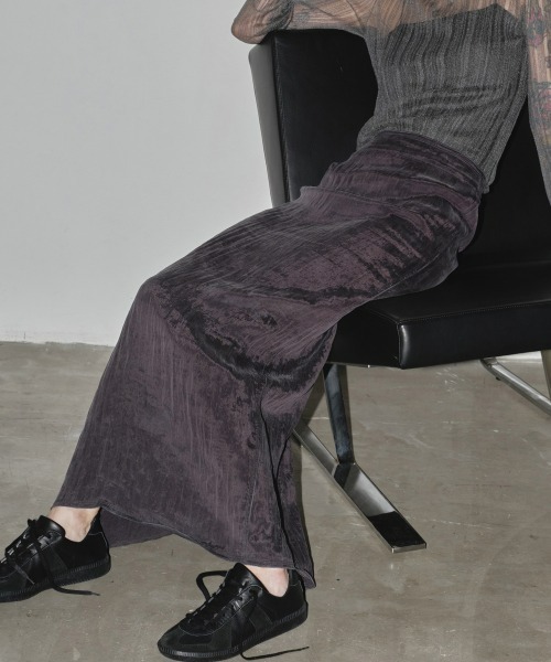 TODAYFUL（トゥデイフル）の「Silky Pencil Skirt（スカート・レディース・キナリ/チャコールグレー・36inch/38inch）」の2枚目の写真