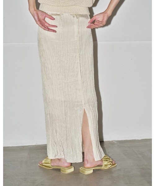 TODAYFUL（トゥデイフル）の「Silky Pencil Skirt（スカート・レディース・キナリ/チャコールグレー・36inch/38inch）」の3枚目の写真