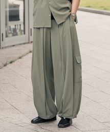 Nanmo.（ナンモ）の「PIQUE WIDE TUCK CARGO PANTS / ピケワイドタックカーゴパンツ（カーゴパンツ）」
