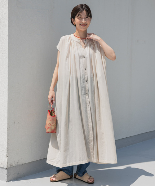 URBAN RESEARCH DOORS(アーバンリサーチドアーズ)の「コットンボイルギャザーフレンチワンピース(ワンピース・レディース・ライトベージュ/ネイビー/パープル/グリーン・MEDIUM)」の12枚目の写真