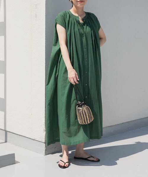 URBAN RESEARCH DOORS(アーバンリサーチドアーズ)の「コットンボイルギャザーフレンチワンピース(ワンピース・レディース・ライトベージュ/ネイビー/パープル/グリーン・MEDIUM)」の16枚目の写真