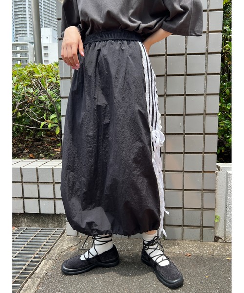 WC(ダブル シー)の「リボンラインナイロンロングスカート(スカート・レディース・ブラック/ホワイト・FREE)」の9枚目の写真