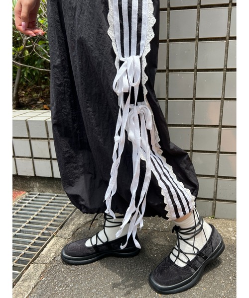 WC(ダブル シー)の「リボンラインナイロンロングスカート(スカート・レディース・ブラック/ホワイト・FREE)」の10枚目の写真