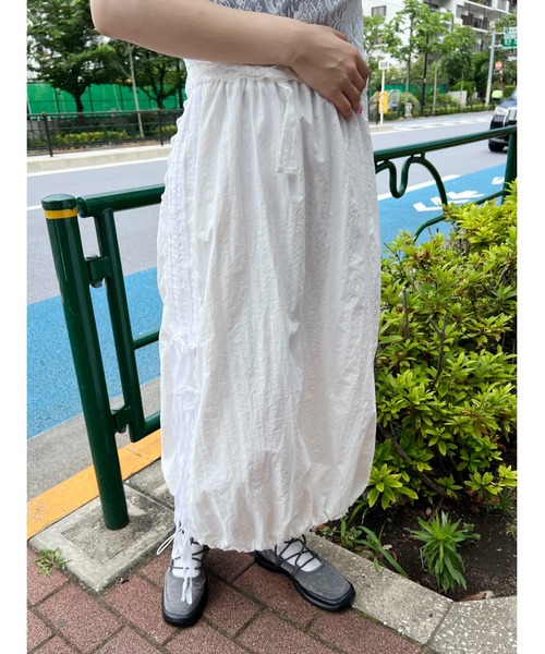 WC(ダブル シー)の「リボンラインナイロンロングスカート(スカート・レディース・ブラック/ホワイト・FREE)」の3枚目の写真