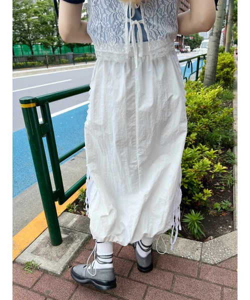 WC(ダブル シー)の「リボンラインナイロンロングスカート(スカート・レディース・ブラック/ホワイト・FREE)」の4枚目の写真