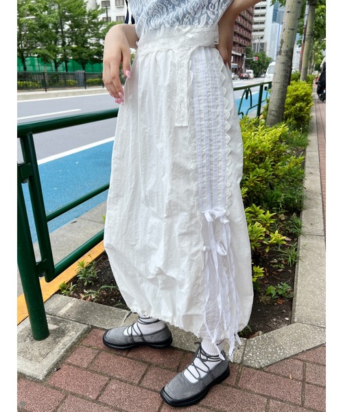 WC(ダブル シー)の「リボンラインナイロンロングスカート(スカート・レディース・ブラック/ホワイト・FREE)」の5枚目の写真