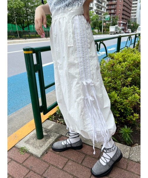 WC(ダブル シー)の「リボンラインナイロンロングスカート(スカート・レディース・ブラック/ホワイト・FREE)」の6枚目の写真
