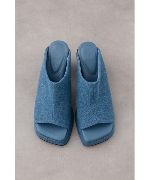 サンダル・ミュール Delilah Blue Suede スクエアトゥプラットフォームミュールサンダル（サンダル