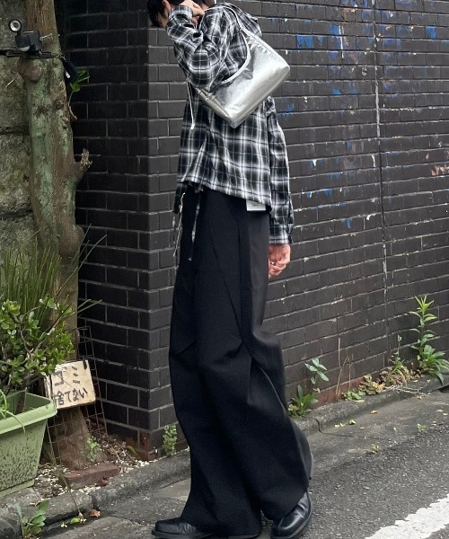 Chikashitsu +(チカシツプラス)の「【Chikashitsu +】blend check cropped hooded shirt(シャツ/ブラウス・メンズ・ブラック/ホワイト・ONE SIZE)」の5枚目の写真