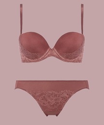 AMOSTYLE BY Triumph（アモスタイルバイトリンプ）の「Daily AMOSTYLE スムースブラ (コンフィーレース)【B,C,Dカップ】 AMST518 WHU + Mini JX（ブラ&ショーツ）」