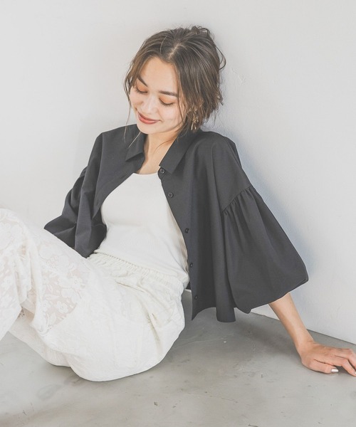 mysty woman(ミスティウーマン)の「バルーンスリーブシャツ 143236(シャツ/ブラウス・レディース・ブラック/オフホワイト/ベージュ・FREE)」の2枚目の写真