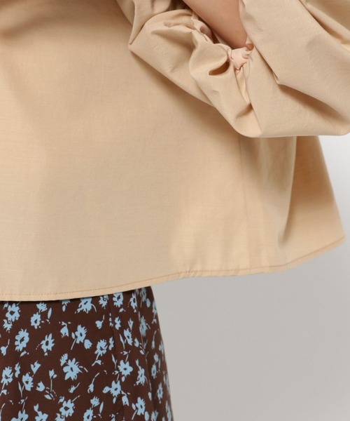 mysty woman(ミスティウーマン)の「バルーンスリーブシャツ 143236(シャツ/ブラウス・レディース・ブラック/オフホワイト/ベージュ・FREE)」の4枚目の写真