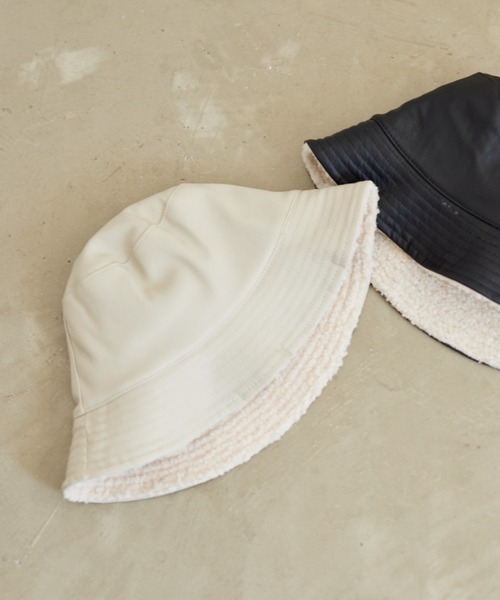 idem（イデム）の「ボアリバーシブルバケットハット（ハット・レディース・ブラック/アイボリー・FREE）」の2枚目の写真
