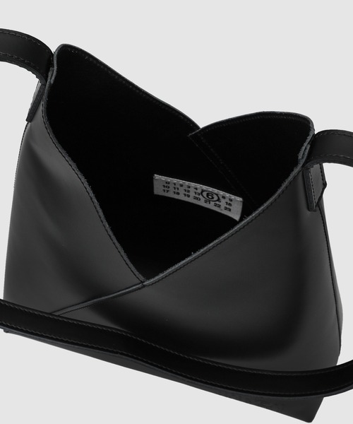 MM6 Maison Margiela(エムエムシックス メゾン マルジェラ)の「SHOULDER BAG(ショルダーバッグ・レディース・ブラック・UNI)」の3枚目の写真