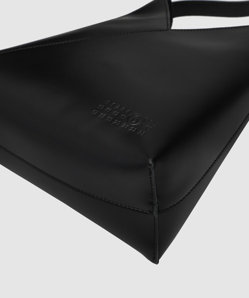 MM6 Maison Margiela(エムエムシックス メゾン マルジェラ)の「SHOULDER BAG(ショルダーバッグ・レディース・ブラック・UNI)」の2枚目の写真