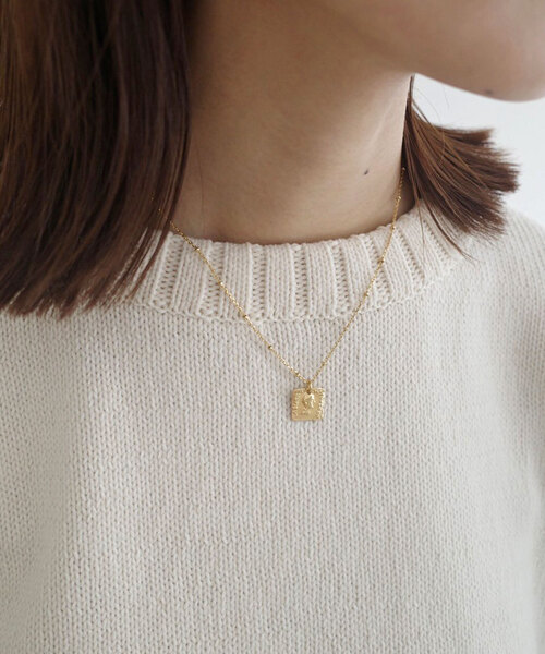 SLOBE IENA（スローブイエナ）の「plume スクエアコインネックレス（ネックレス・レディース・ゴールド・FREE）」の2枚目の写真