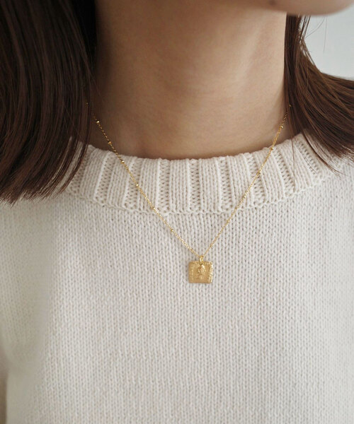 SLOBE IENA（スローブイエナ）の「plume スクエアコインネックレス（ネックレス・レディース・ゴールド・FREE）」の3枚目の写真