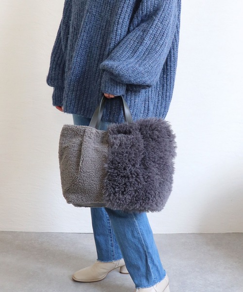 T・S・L(ティーエスエル)の「ファー切り替えトートバッグ(トートバッグ・レディース・アイボリー/グレー/モカ・FREE)」の2枚目の写真