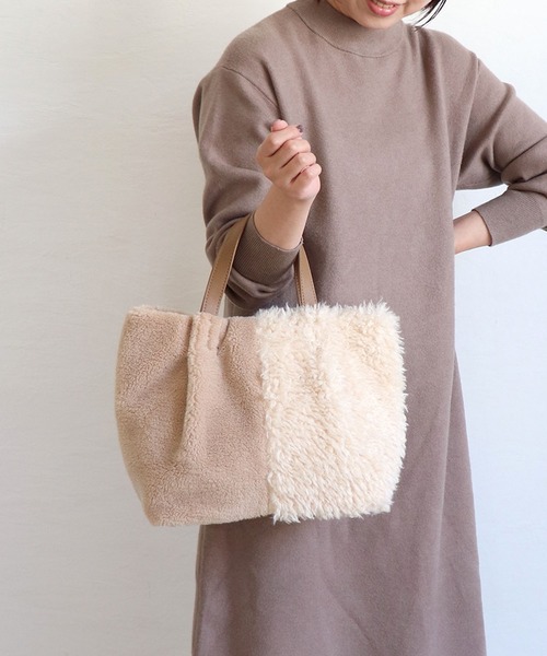 T・S・L(ティーエスエル)の「ファー切り替えトートバッグ(トートバッグ・レディース・アイボリー/グレー/モカ・FREE)」の4枚目の写真