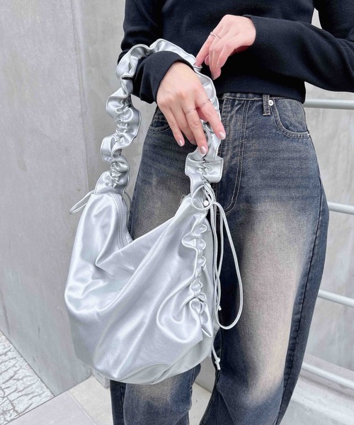 INGNI(イング)の「ギャザーショルダーバッグ(ショルダーバッグ・レディース・ブラック/ブラウン/オフホワイト/シルバー・ONE SIZE)」の10枚目の写真