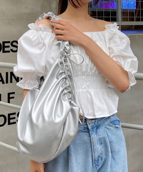 INGNI(イング)の「ギャザーショルダーバッグ(ショルダーバッグ・レディース・ブラック/ブラウン/オフホワイト/シルバー・ONE SIZE)」の11枚目の写真