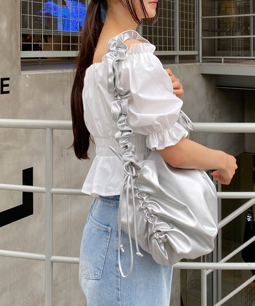 INGNI(イング)の「ギャザーショルダーバッグ(ショルダーバッグ・レディース・ブラック/ブラウン/オフホワイト/シルバー・ONE SIZE)」の13枚目の写真