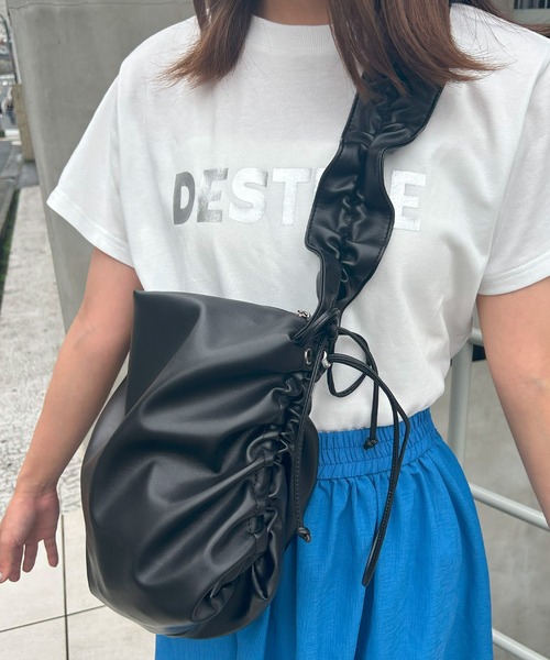 INGNI(イング)の「ギャザーショルダーバッグ(ショルダーバッグ・レディース・ブラック/ブラウン/オフホワイト/シルバー・ONE SIZE)」の9枚目の写真