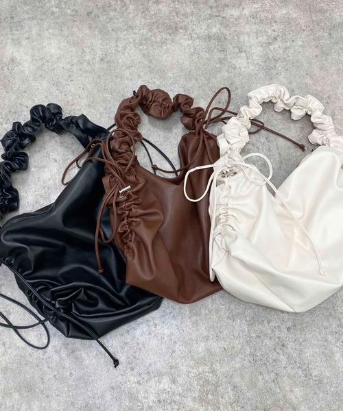 INGNI(イング)の「ギャザーショルダーバッグ(ショルダーバッグ・レディース・ブラック/ブラウン/オフホワイト/シルバー・ONE SIZE)」の19枚目の写真