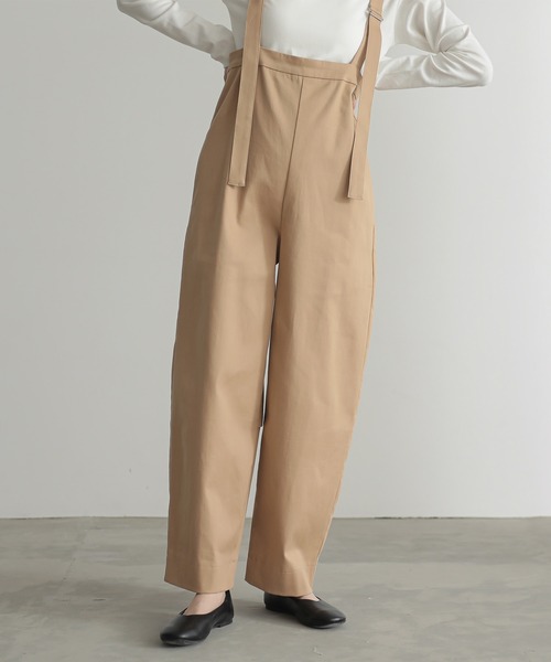 for/c(フォーシー)の「撥水チノカーブサロペットパンツ【サスティナブル】(チノパンツ・レディース・アイボリー/ベージュ/ブラック・LL/M/L)」の7枚目の写真