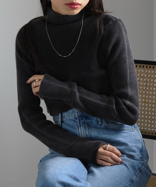 MAISON BREEZE（メゾンブリーズ）の「【MAISON BREEZE】ストーンウォッシュハイネッククロップドプルオーバーニット　DTK（ニット/セーター・レディース・ブラック/ブルー/グレー/ライトグレー・FREE）」の2枚目の写真